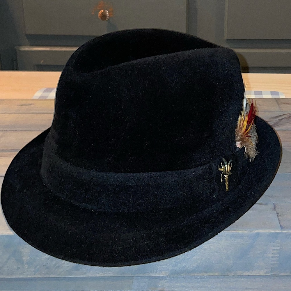 Vintage! (Black) TOWNCRAFT - fedora w/ feather “XXXX BEAVER”